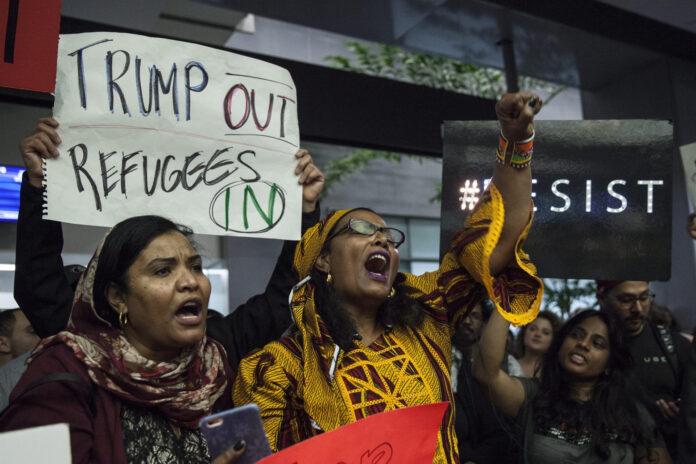 Trump cancela los viajes de refugiados ya aprobados para entrar en Estados Unidos