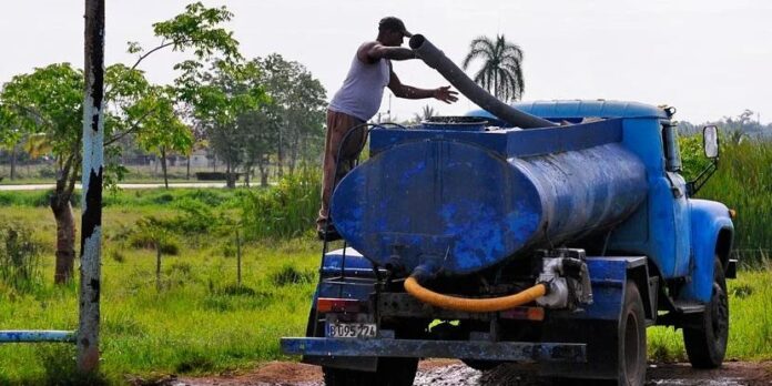 Más de 600.000 cubanos dependieron de pipas para acceder al agua en 2024