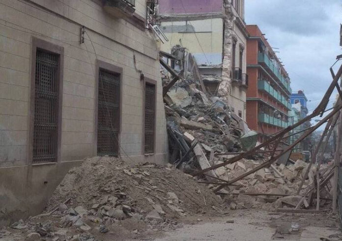 Otro derrumbe, esta vez exterior, en el ruinoso Instituto Superior de Diseño en La Habana