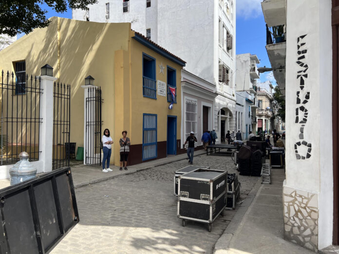 Acto oficial en la casa de Martí y operativo policial en la de Otero Alcántara, en el mismo barrio de La Habana