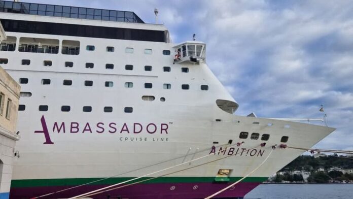 Aduana de Cuba detalla arribo de crucero en puerto habanero