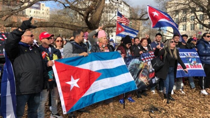 Más de mil cubanos piden en Washington medidas contra el régimen en Cuba