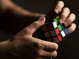 Por qué la persona más rápida del mundo en resolver un cubo de Rubik es autista