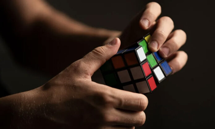 Por qué la persona más rápida del mundo en resolver un cubo de Rubik es autista