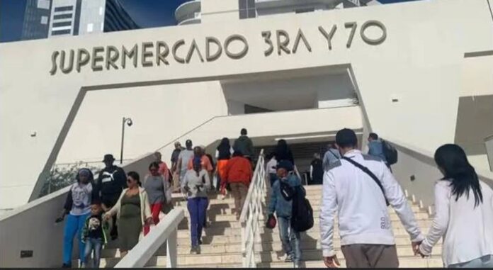 “No hay precios, no hay organización”: nuevas quejas sobre el mercado de 3ra y 70 en Cuba, a un mes de su apertura