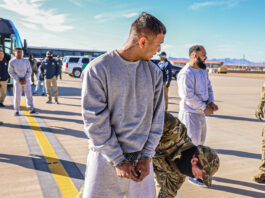 Estados Unidos envió el primer vuelo con migrantes arrestados a Guantánamo