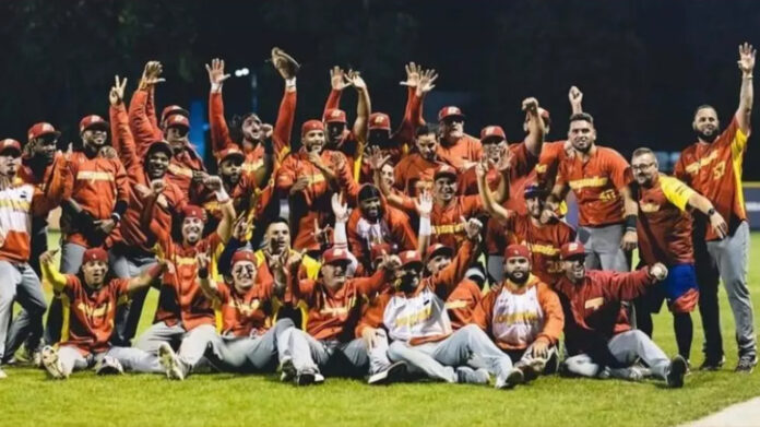 España arma un equipo de béisbol plagado de latinos, entre ellos seis cubanos