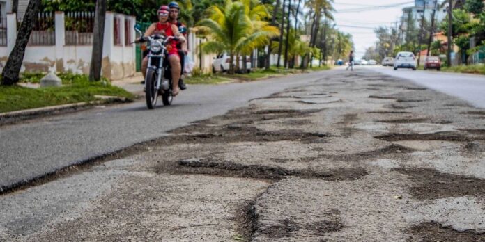 Gobierno cubano aumenta las tarifas de peaje pese al deterioro de las carreteras