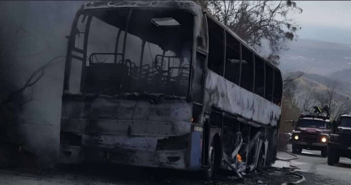 Un ómnibus con turistas checos se incendia en Topes de Collantes