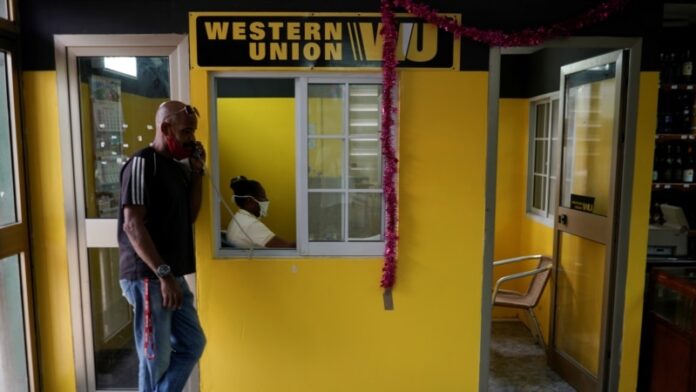 Western Union suspende envíos de dinero a Cuba