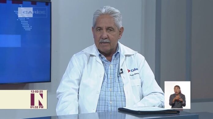 Director de Epidemiología en Cuba advierte sobre problemas de salud: “cada vez son más las personas buceando en la basura”