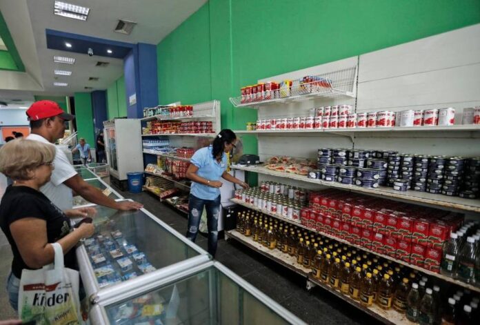 Tiendas en dólares del MINCIN favorecen desigualdades en Cuba, según economista