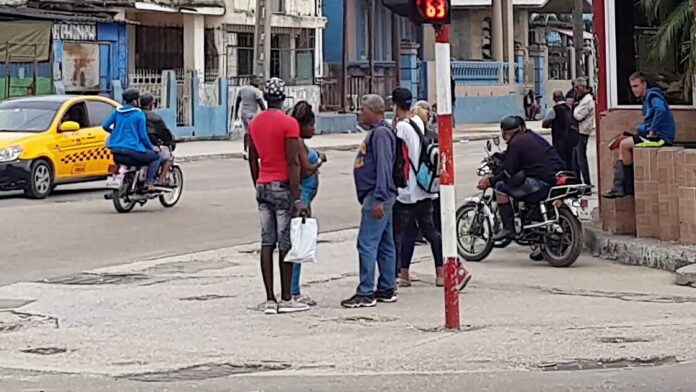 Suspenden actividades laborales y docentes ante crisis energética en Cuba