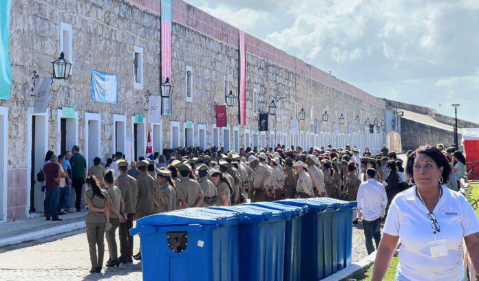 Los apagones y la venta racionada de ejemplares amargan la Feria del Libro de La Habana