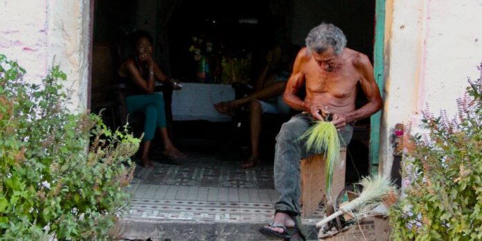 Al barrio hambriento hay que llevar comida, no “barrio-debates”