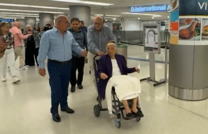 Llega a Miami la opositora cubana Martha Beatriz Roque para recibir atención médica