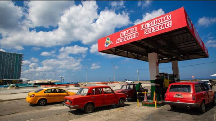 Cuba venderá gasolina especial solo en dólares: aclaraciones sobre tarjetas de combustible y precios