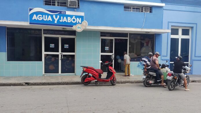 Holguín abre primera tienda en dólares en medio de un apagón