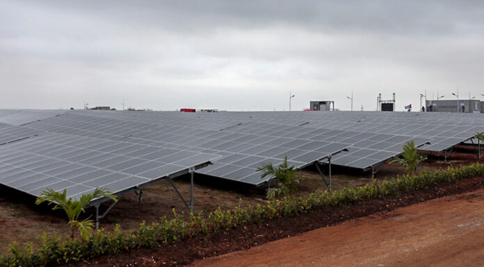 El primer parque fotovoltaico instalado por China en Cuba se conecta al sistema eléctrico nacional 