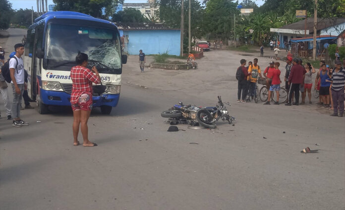 Un motorista muere tras chocar contra un ómnibus de Transtur en Holguín