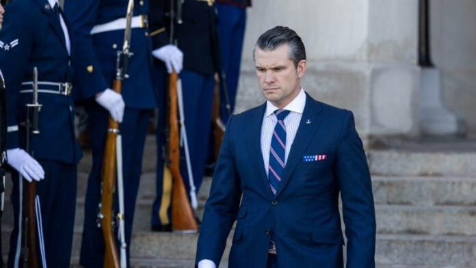 En vísperas de la protesta organizada por el régimen cubano, el jefe del Pentágono visita Guantánamo