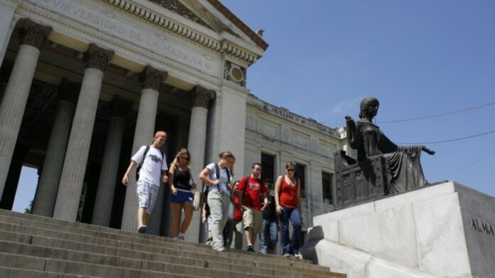 Proponen reforma constitucional en Cuba para garantizar la libertad académica