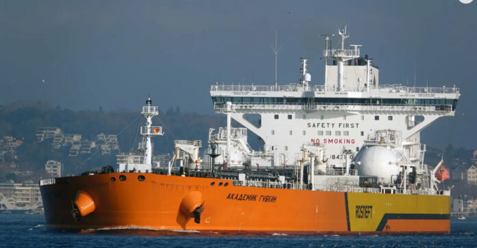 Las aguas de Sicilia, punto clandestino para transferir petróleo ruso, denuncia Greenpeace