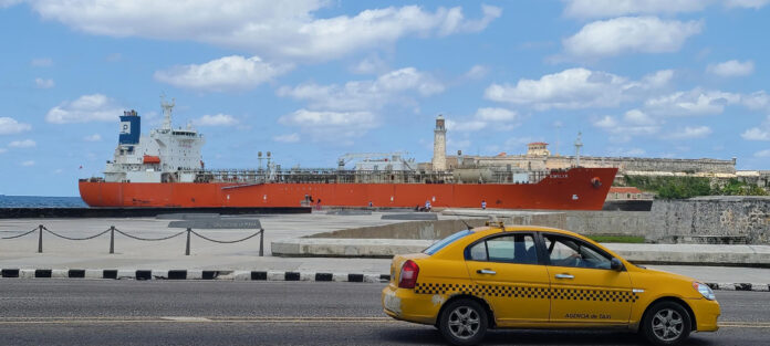 Suben los envíos de petróleo venezolano a Cuba en febrero, bajan los de Chevron hacia EE UU